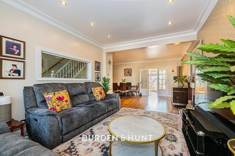 5 bedroom semi-detached house for sale, Upper Rainham Road, Hornchurch, RM12