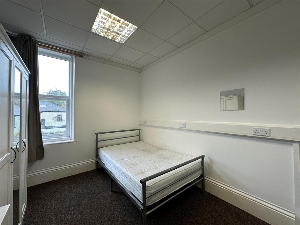 Bedroom 1.jpeg