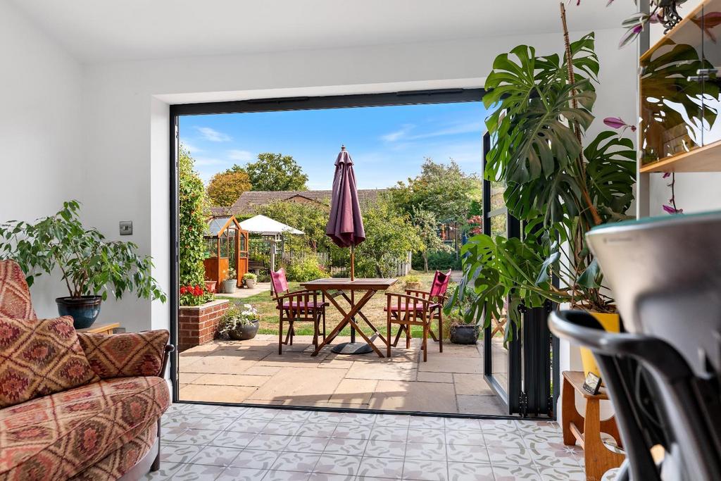 SUN ROOM 03.jpg
