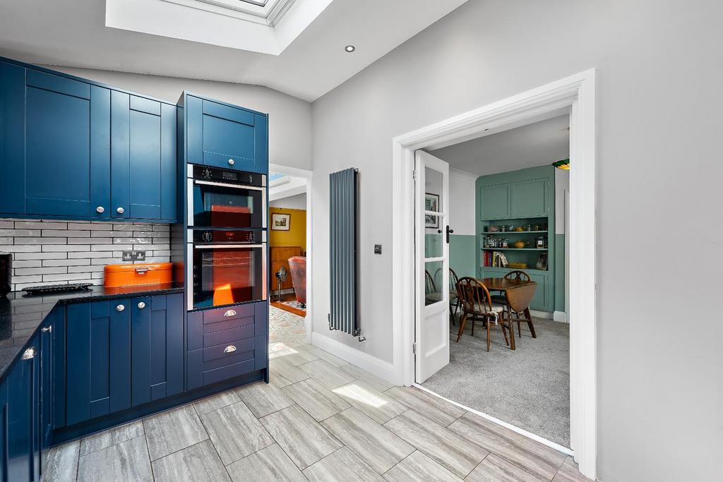 KITCHEN 02.jpg