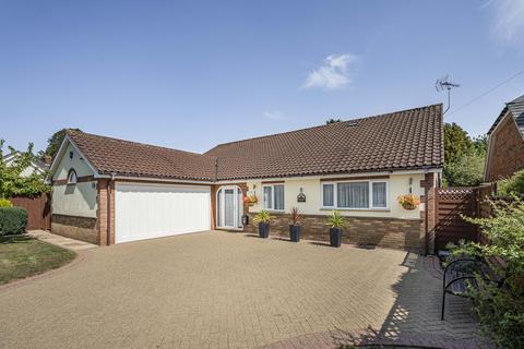 4 bedroom detached bungalow for sale, Dovehouse Lane, Kensworth, Dunstable, LU6