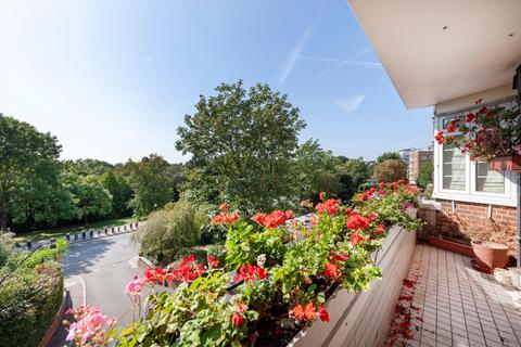 3 bedroom flat for sale, St James's Close, St John's Wood NW8