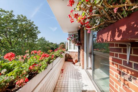 3 bedroom flat for sale, St James's Close, St John's Wood NW8