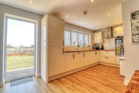 3 bedroom bungalow for sale, Kirby Road, Great Holland CO13
