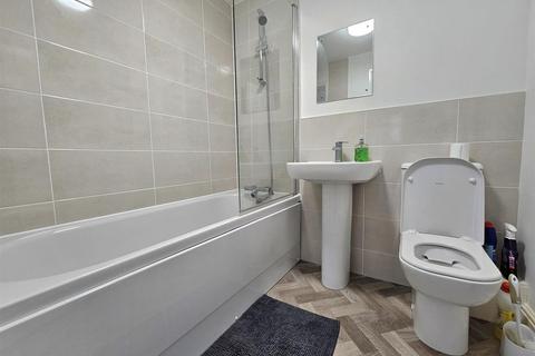 30 Millstone Way, Gloucester, GL1 5QW