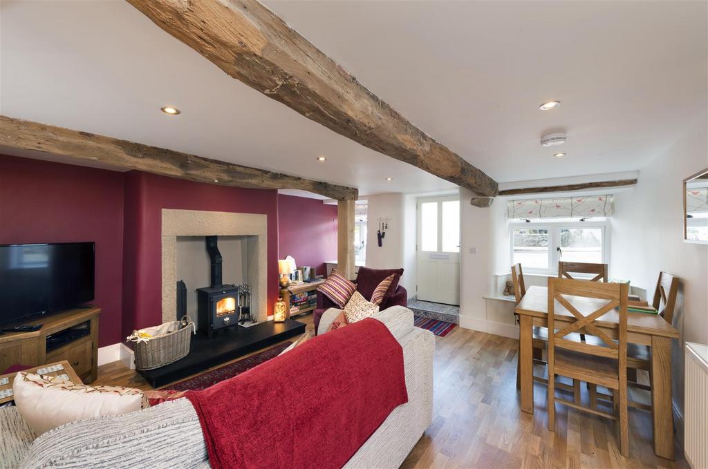 04 B-Living-room-NO-FIRE-GUARD.jpg