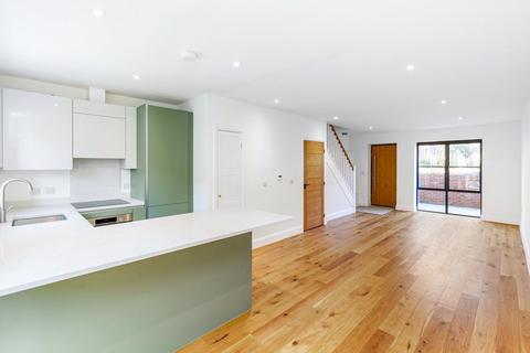 2 bedroom house to rent, 35-39 The Droveway, Hove BN3