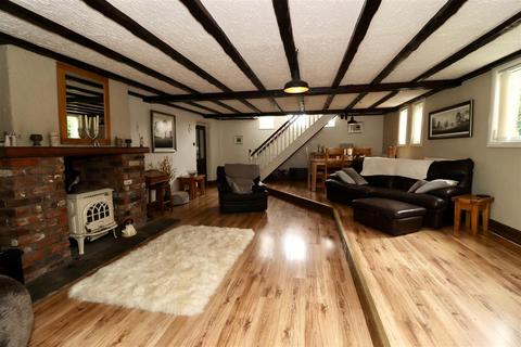2 bedroom character property for sale, Front Street, Middleton On The Wolds, Driffield