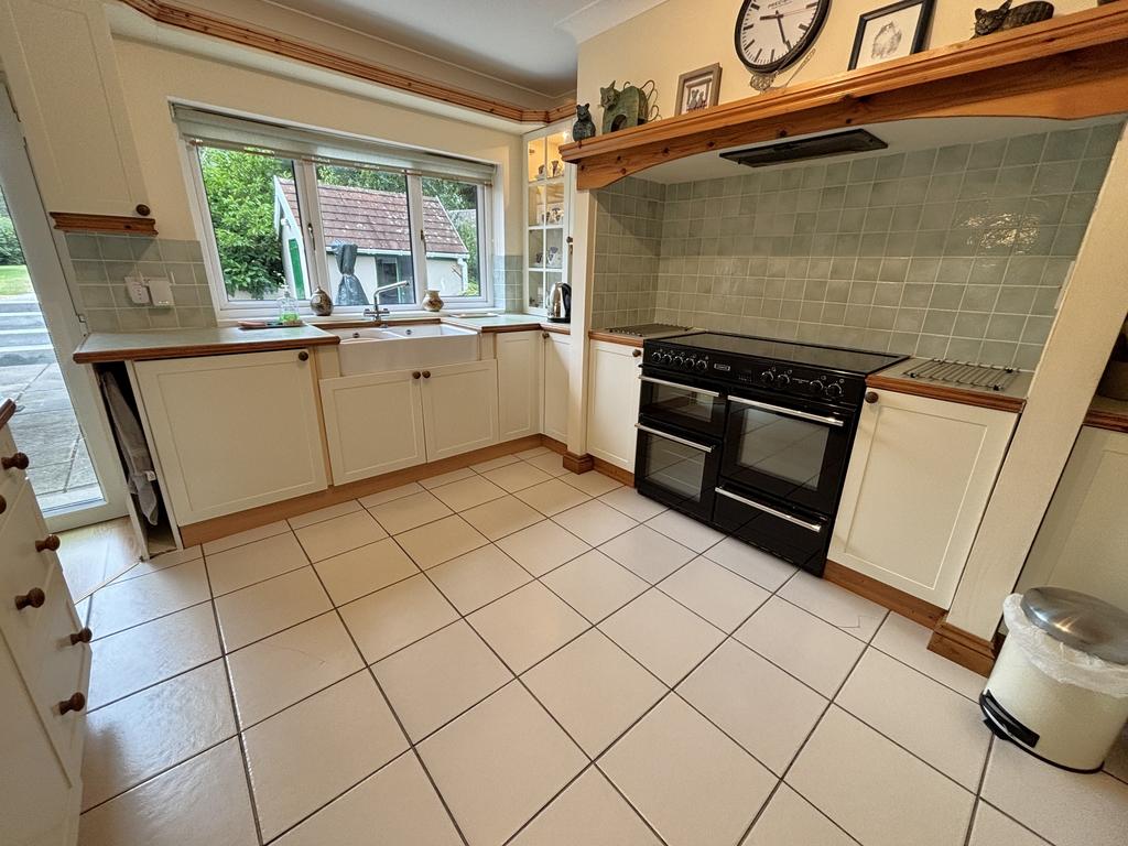 Kitchen / Dining Area