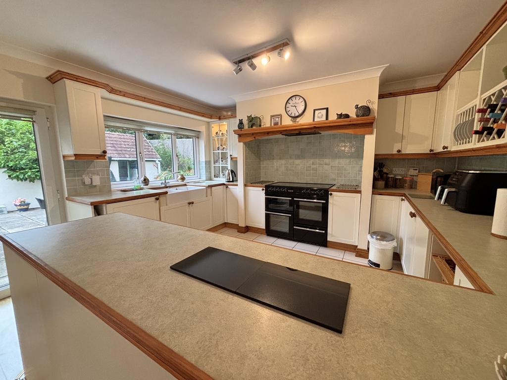 Kitchen / Dining Area