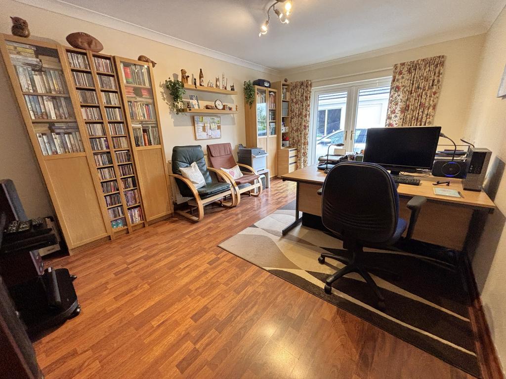 Office / Bedroom 4