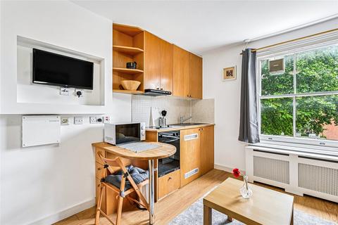 Studio to rent, Penywern Road, London, SW5