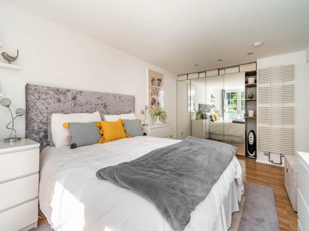 63881 42-Thomson Cres