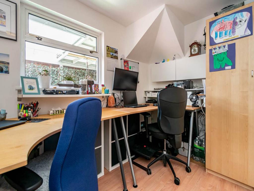 63881 42-Thomson Cres
