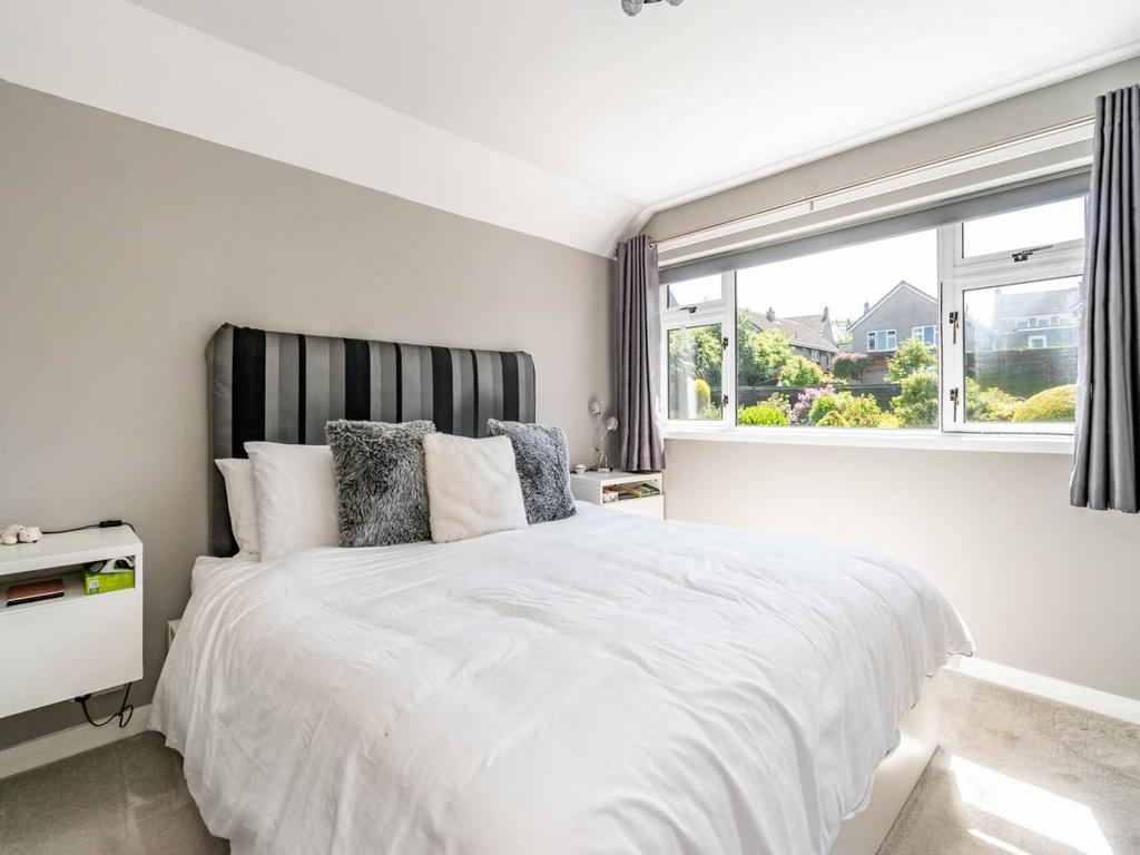 63881 42-Thomson Cres