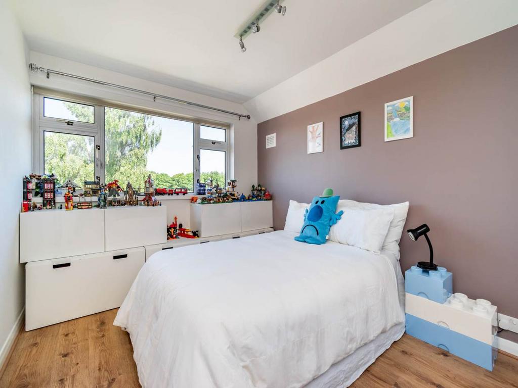 63881 42-Thomson Cres