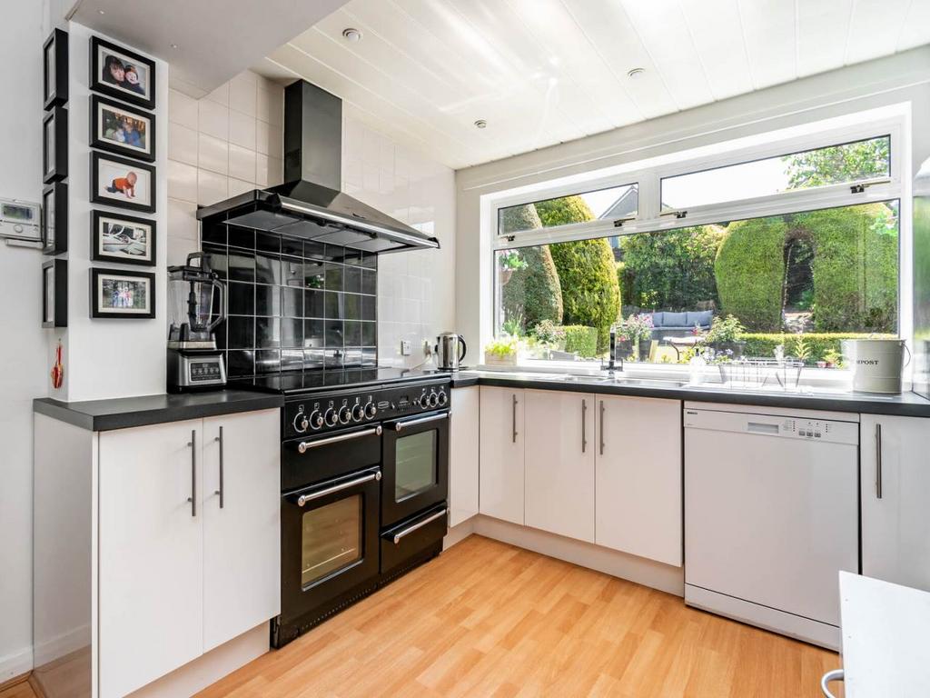 63881 42-Thomson Cres