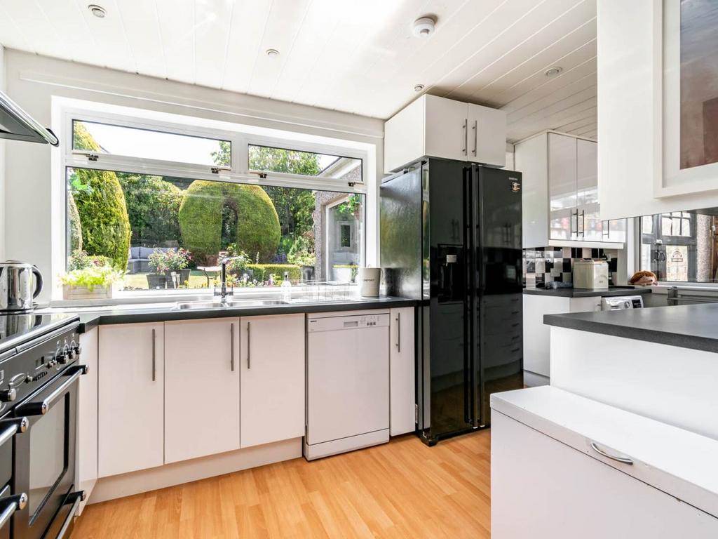 63881 42-Thomson Cres