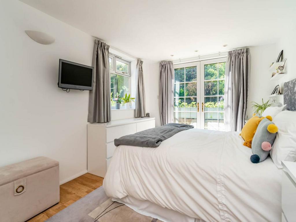 63881 42-Thomson Cres