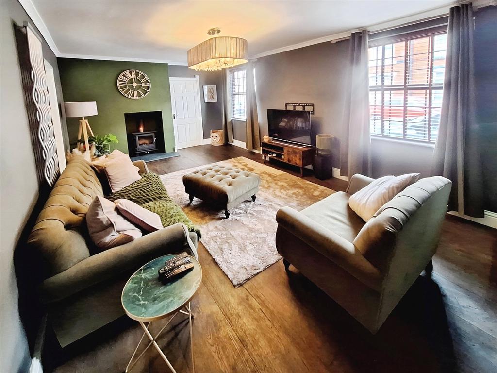 Lounge/Dining Room