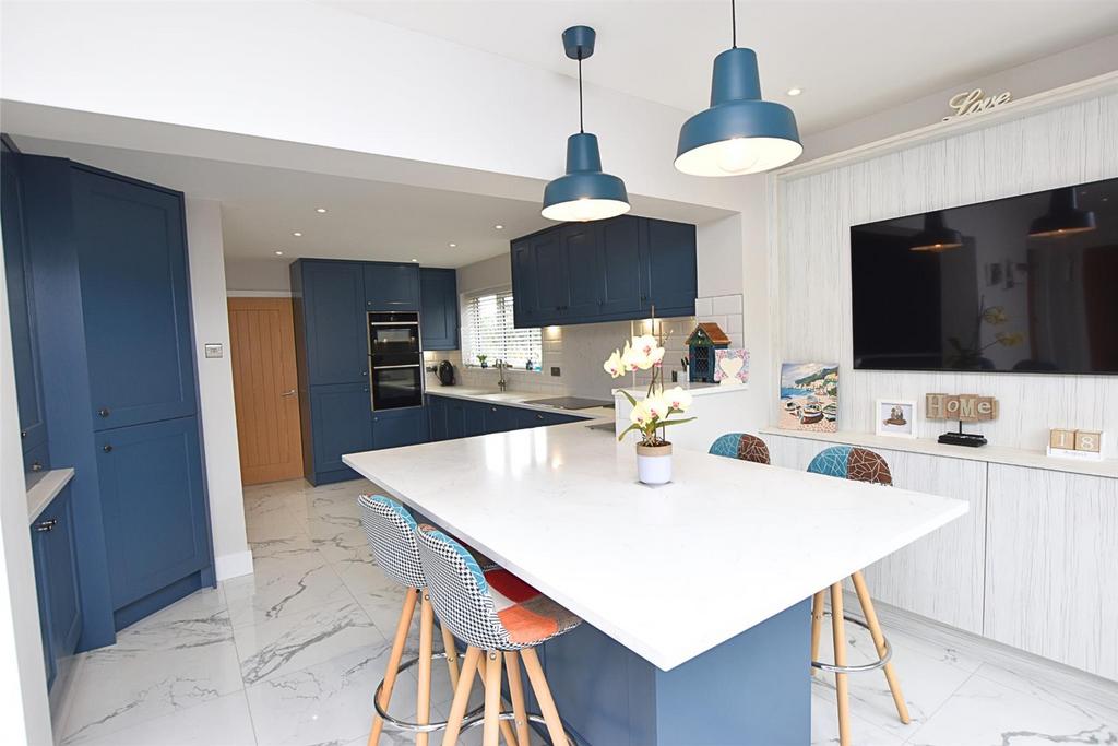 Living dining kitchen