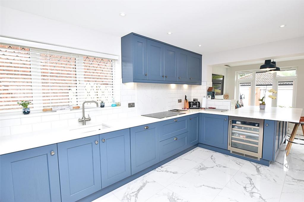 Living dining kitchen