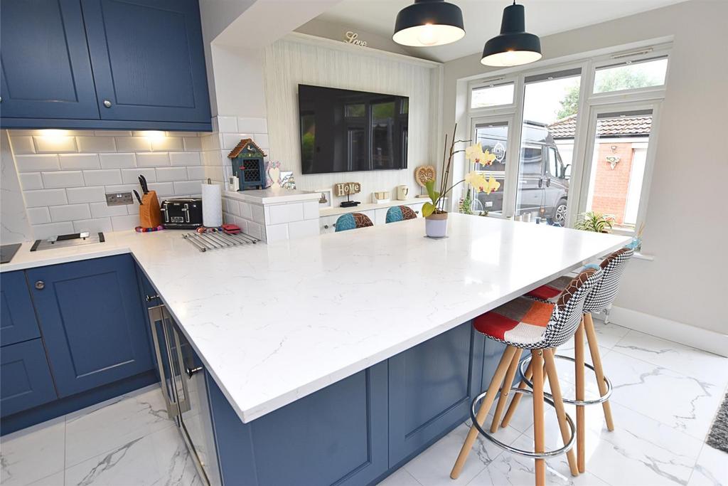 Living dining kitchen
