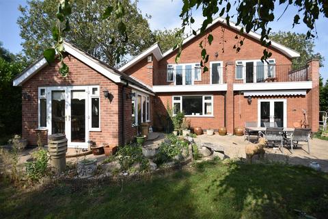 4 bedroom detached house for sale, Front Street, Barnby in the Willows, Newark