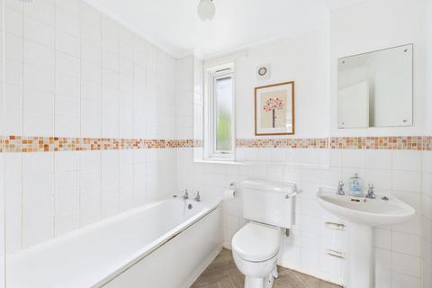 undefined, Roebuck Close, Horsham RH13