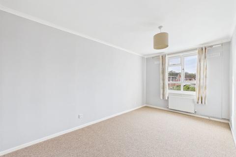2 bedroom flat for sale, Roebuck Close, Horsham RH13