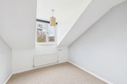2 bedroom flat for sale, Roebuck Close, Horsham RH13