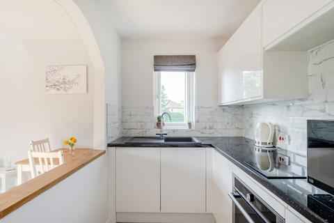 2 bedroom apartment for sale, Lawrence Close, Guildford, GU4