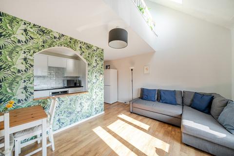 2 bedroom apartment for sale, Lawrence Close, Guildford, GU4