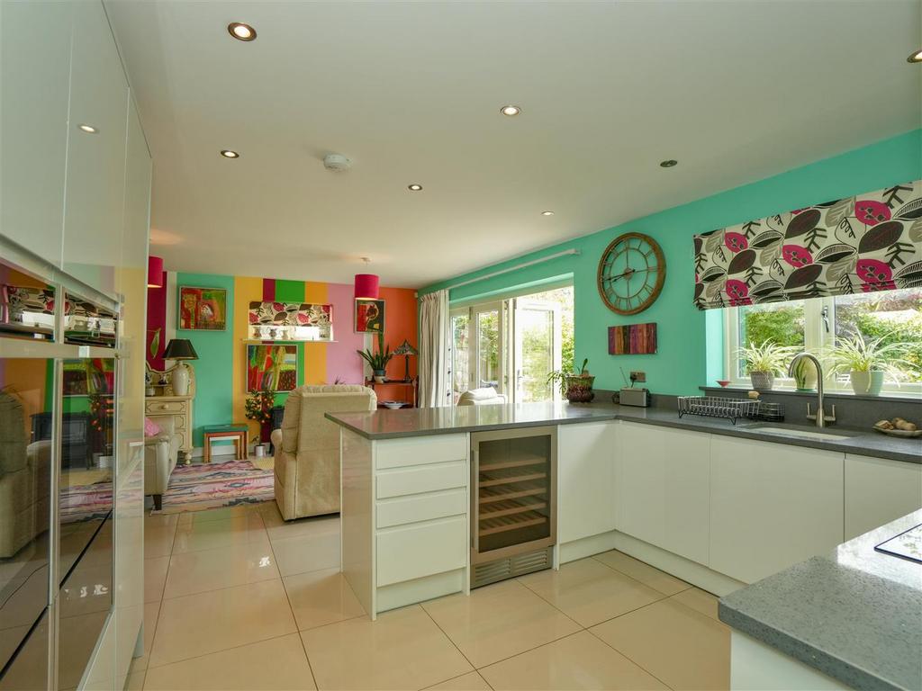 Open Plan Dining Kitchen / Living Area