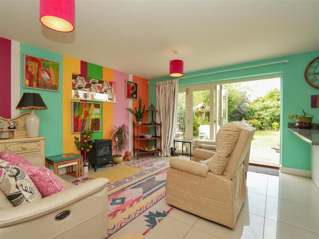 Open Plan Dining Kitchen / Living Area
