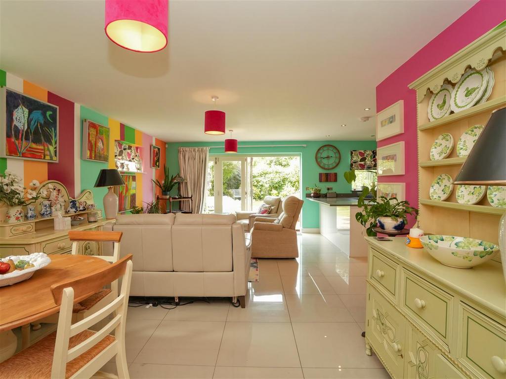 Open Plan Dining Kitchen / Living Area