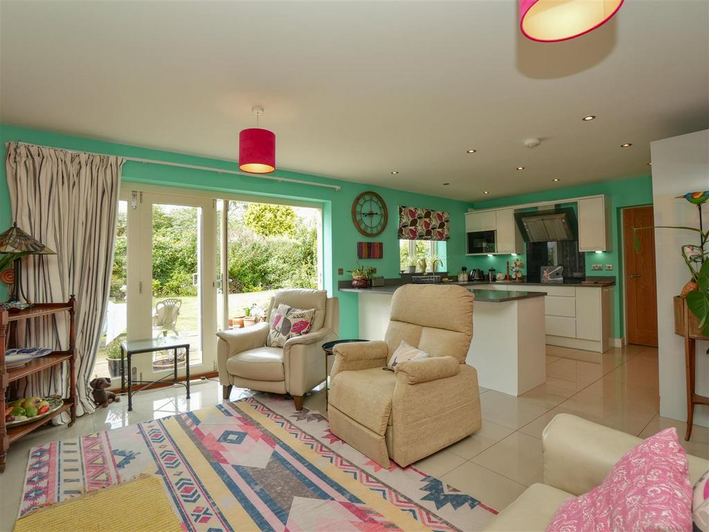 Open Plan Dining Kitchen / Living Area