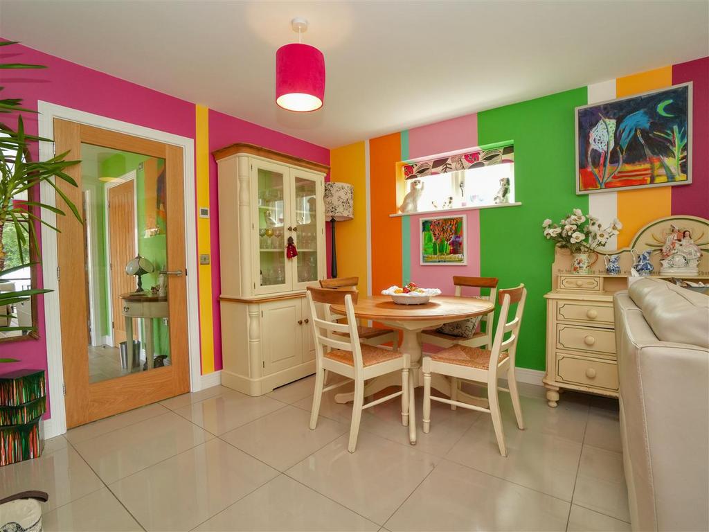 Open Plan Dining Kitchen / Living Area