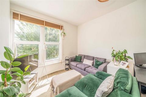 2 bedroom flat for sale, Oldridge Road, London SW12