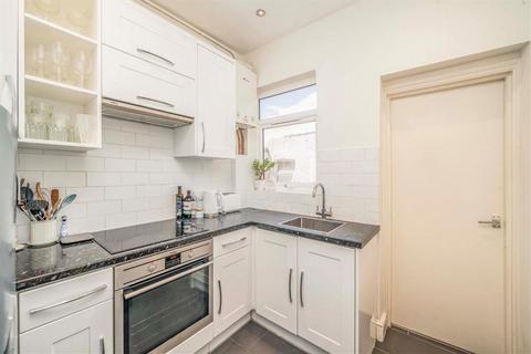 2 bedroom flat for sale, Oldridge Road, London SW12