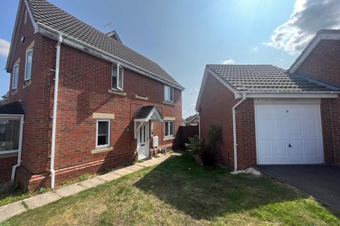 3 bedroom semi-detached house to rent, Richmore Road, Hamilton LE5
