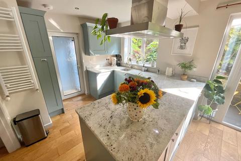 3 bedroom semi-detached house for sale, Lansdowne Road, Halesowen B63