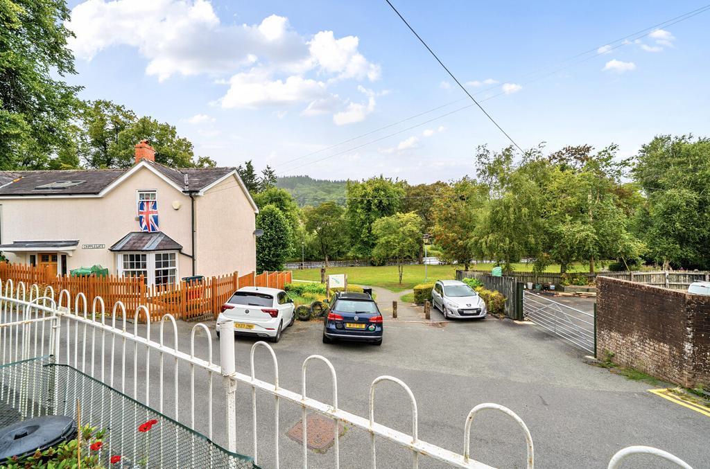 1335746-4-689e0ad...