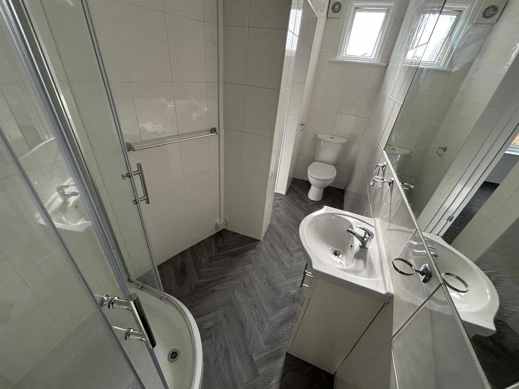 Bathroom2.JPG