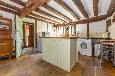 5 bedroom detached house for sale, Wymondham Road, Norwich NR16