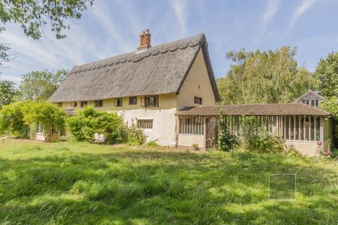 5 bedroom detached house for sale, Wymondham Road, Norwich NR16