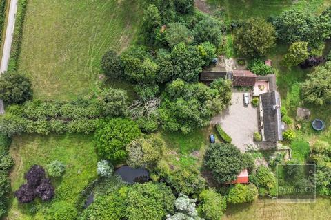 5 bedroom detached house for sale, Wymondham Road, Norwich NR16