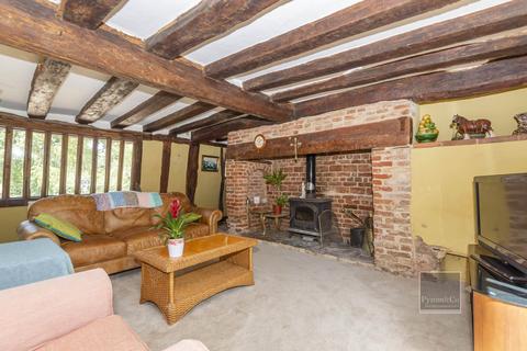 5 bedroom detached house for sale, Wymondham Road, Norwich NR16