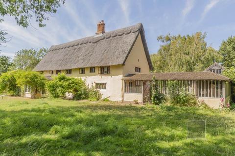 5 bedroom detached house for sale, Wymondham Road, Norwich NR16