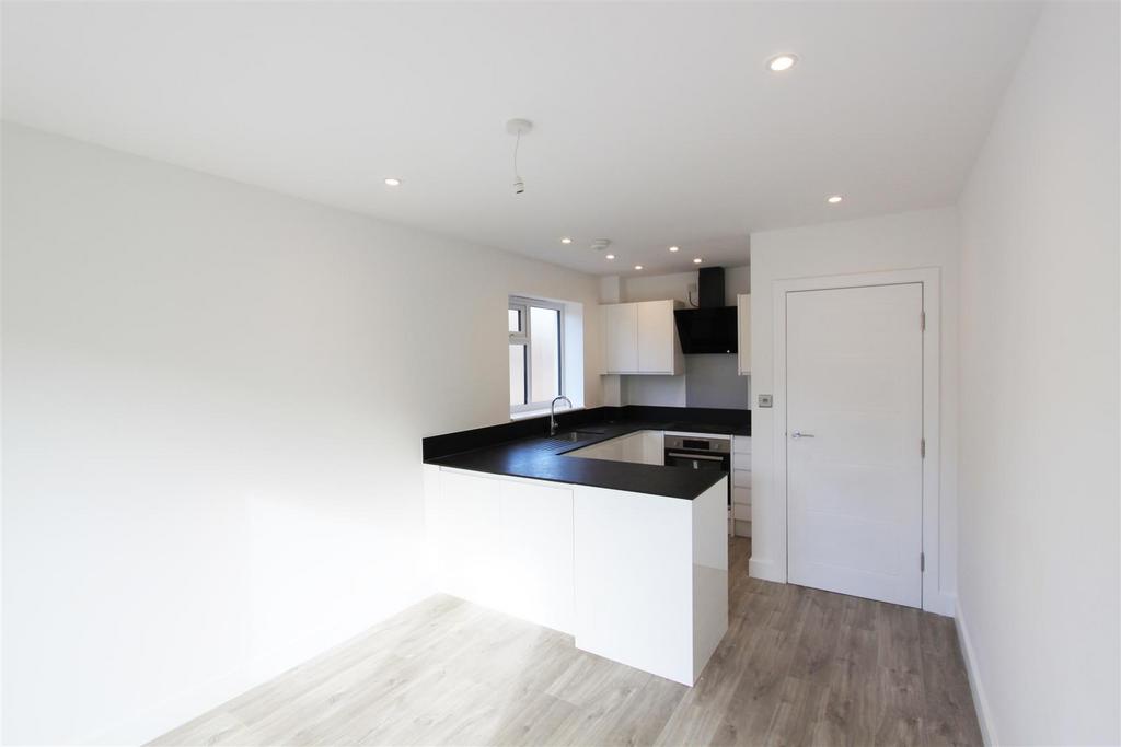 Flat 4 22 Bannings kitchen 1.jpg